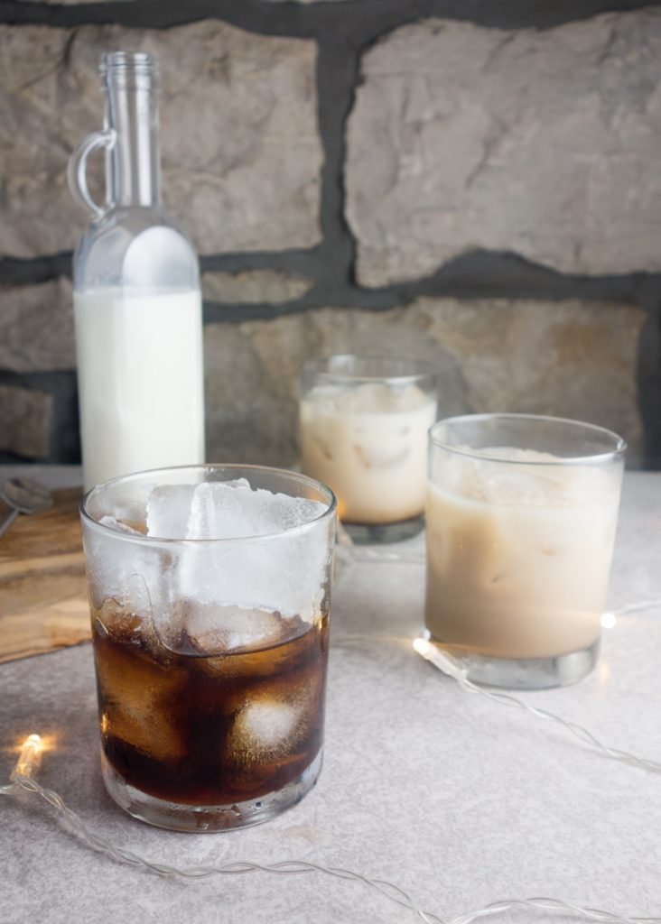 An easy recipe for the classic white russian cocktail with just 3 ingredients: vodka, coffee liquer and milk. Perfect to serve at a party!