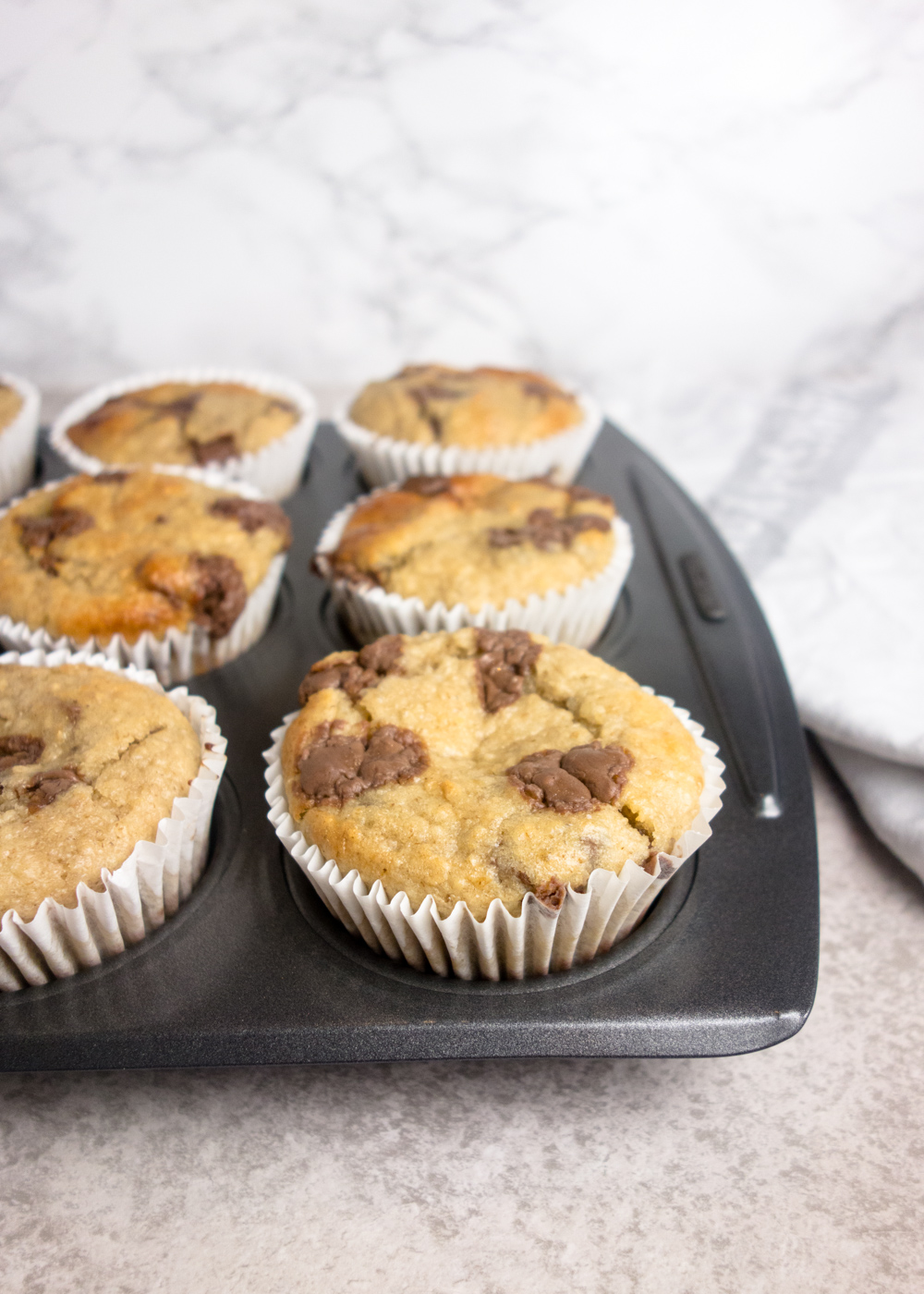 Choc Chip Banana Oat Muffins: Light & fluffy muffins made with bananas, oats, greek yoghurt & honey (plus chocolate for good measure!)